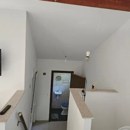 Vikendica U Istri U Peruskom 200 M Od Mora Ferienhaus *